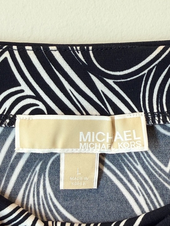 Michael Kors Navy & White Wave-Print Dress - Picture 3 of 5